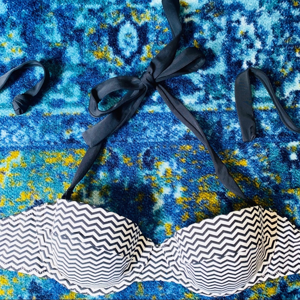 Topshop Patterned Wire Bikini Top💋